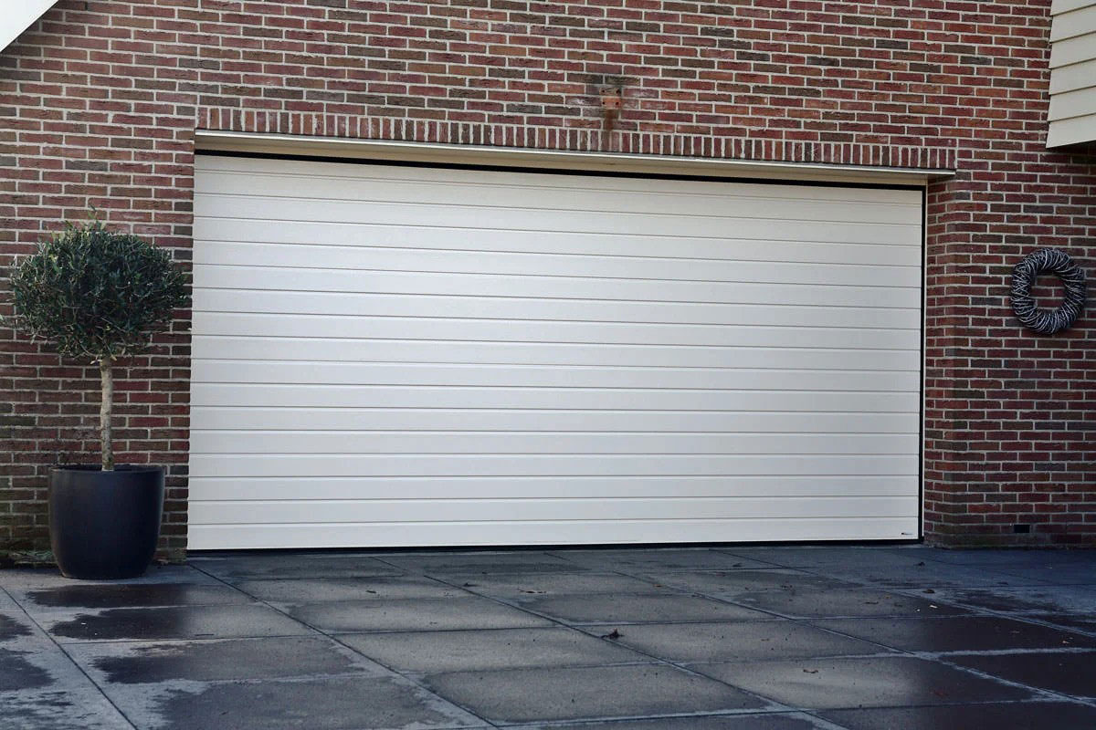 New-Look-Doors-Sectional-Garage-Door-Teckentrup_o